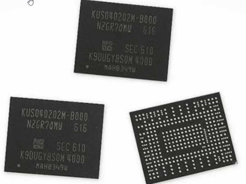 NAND memory chips from an SSD
