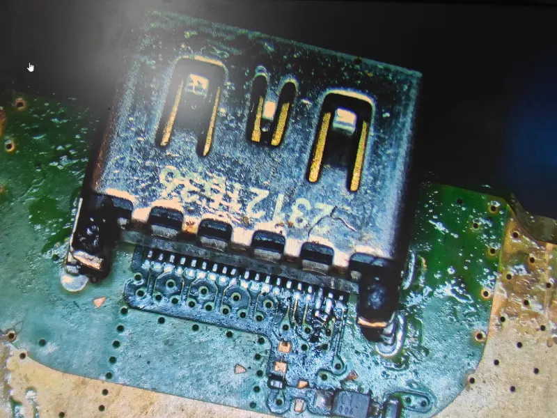 HDMI конектор под микроскоп