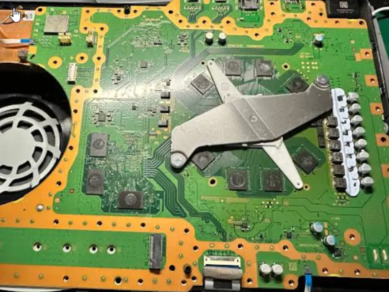Матична плоча од PlayStation при сервис