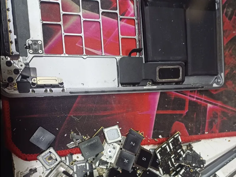 Keyboard replacement — Apple MacBook Pro 13"